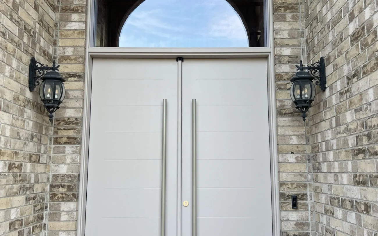 Double entry door with arched transom in the GTA
